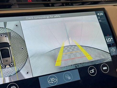 Used 2025 Land Rover Range Rover Long Wheelbase SE image 17