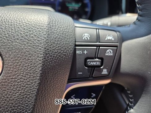 Used 2024 Toyota Crown Platinum AWD/4WD image 27