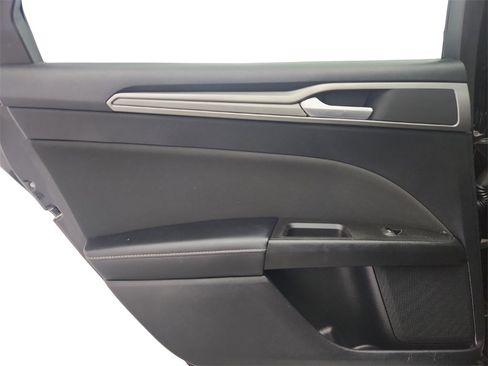 Used 2020 Ford Fusion SE image 22