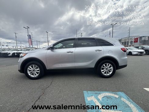 Used 2019 Kia Sorento LX image 4
