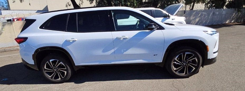 Used 2026 Buick Enclave Sport Touring AWD/4WD image 2