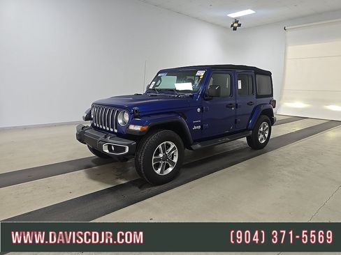 Used 2018 Jeep Wrangler Unlimited Sahara w/ Cold Weather Group AWD/4WD image 1