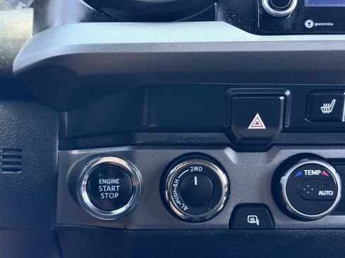 Used 2022 Toyota Tacoma TRD Off-Road w/ TRD Premium Off Road Package AWD/4WD image 27