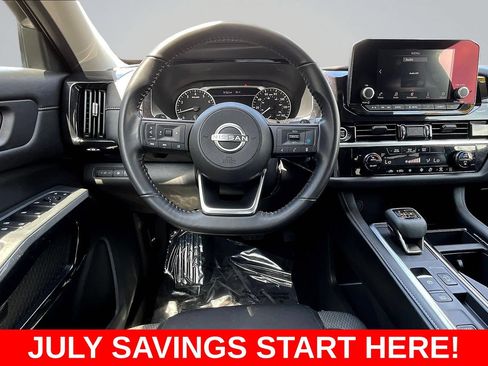 Used 2024 Nissan Pathfinder SV FWD image 11