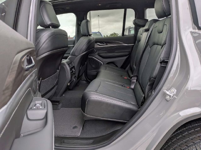 New 2027 Jeep Grand Cherokee Limited w/ Limited Altitude Package AWD/4WD image 21