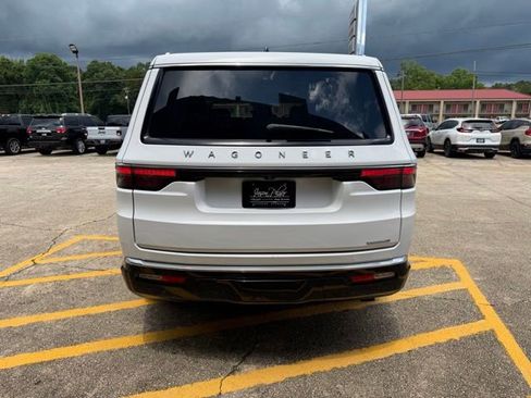 Used 2024 Jeep Wagoneer Series II w/ Flexible Seating Group RWD image 12