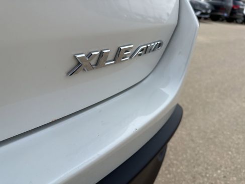 Used 2019 Toyota Highlander XLE AWD/4WD image 5