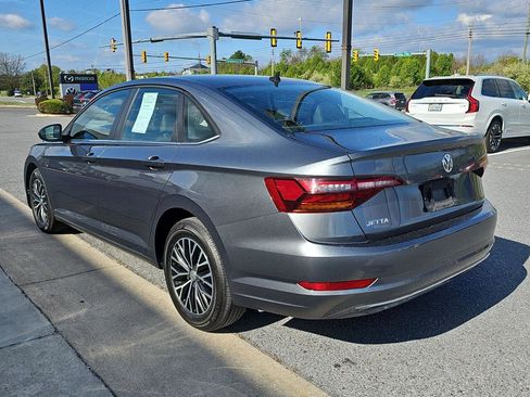 Used 2019 Volkswagen Jetta SE w/ Cold Weather Package image 4