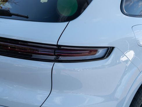 Certified 2025 Porsche Cayenne image 14