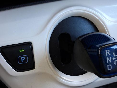 Used 2017 Toyota Prius Two image 61