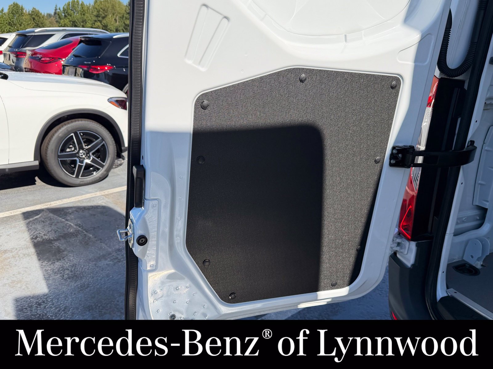 New 2025 Mercedes-Benz eSprinter 170 Cargo image 9