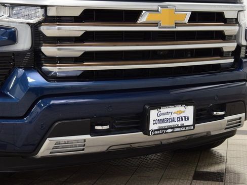 Used 2022 Chevrolet Silverado 1500 High Country w/ High Country Premium Package image 11