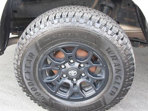 Used 2021 Toyota Tacoma SR AWD/4WD image 37