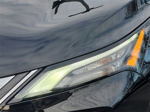 Used 2022 Nissan Rogue SV image 9