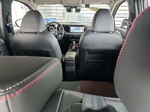 Used 2025 Nissan Kicks SR w/ Illumination Package AWD/4WD image 16