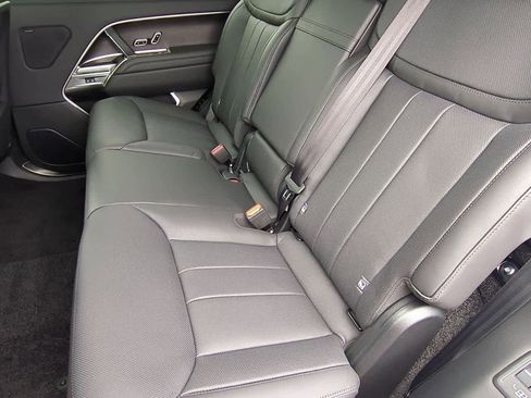 New 2025 Land Rover Range Rover Long Wheelbase SE image 19