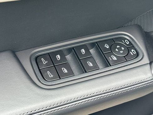 New 2026 Porsche Cayenne Coupe AWD/4WD image 13