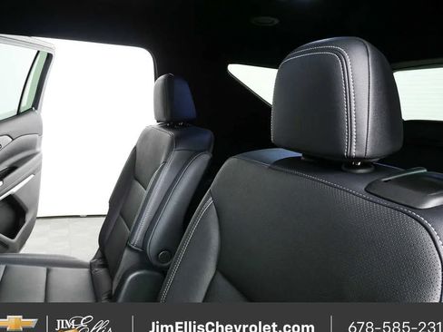 Certified 2025 Chevrolet Traverse LT FWD image 19