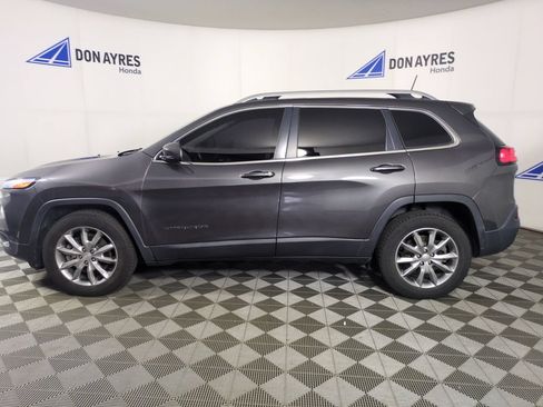 Used 2018 Jeep Cherokee Limited AWD/4WD image 2