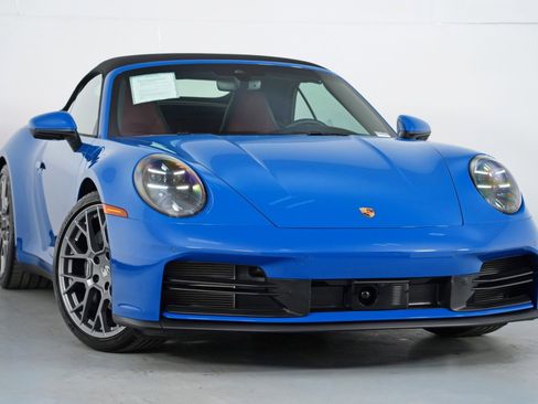 Used 2025 Porsche 911 Carrera image 4