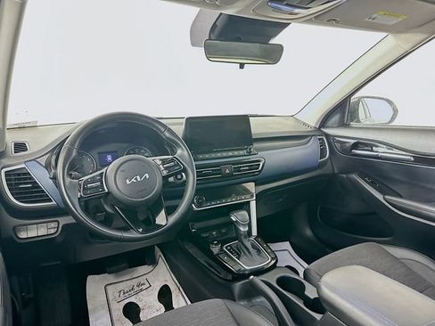 Used 2023 Kia Seltos S w/ Navigation Package image 29