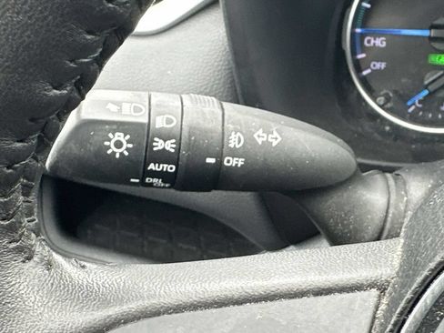 Used 2022 Toyota RAV4 XLE Premium AWD/4WD image 25