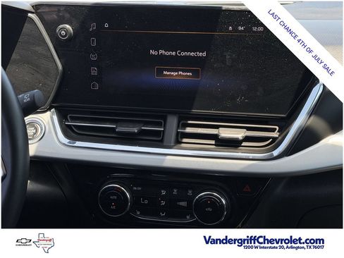 Used 2025 Chevrolet Trax LT w/ LT Convenience Package FWD image 16