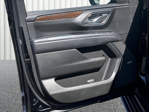 Used 2023 Chevrolet Tahoe High Country w/ Premium Package 2 AWD/4WD image 17