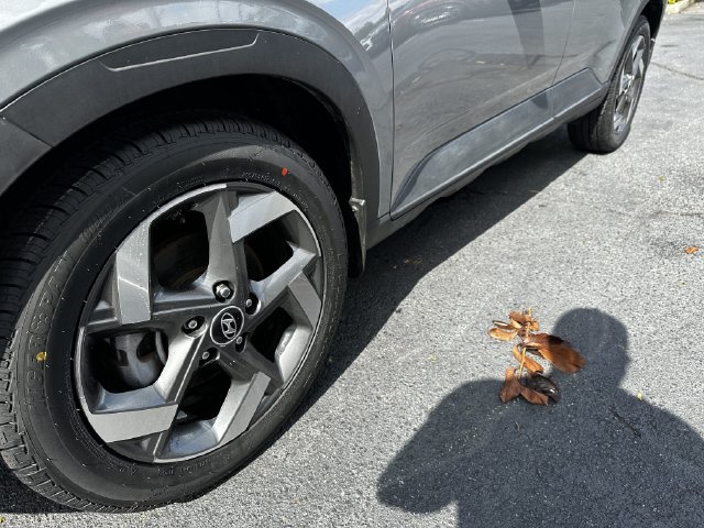 Used 2022 Hyundai Venue SEL FWD image 13