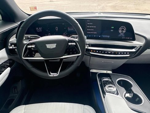 Used 2024 Cadillac Lyriq Luxury AWD/4WD image 12