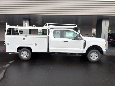 New 2026 Ford F250 XL w/ XL Chrome Package image 8