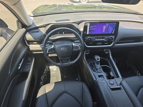 Used 2024 Toyota Grand Highlander FWD image 14