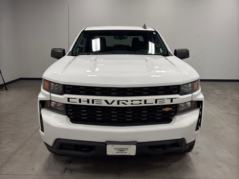 Used 2020 Chevrolet Silverado 1500 Custom w/ Custom Value Package image 3