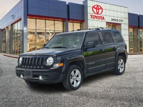 Used 2012 Jeep Patriot Limited w/ Sun/Sound Group FWD image 2