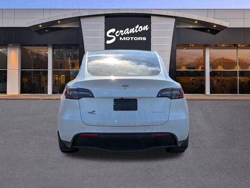 Used 2022 Tesla Model Y Long Range image 4