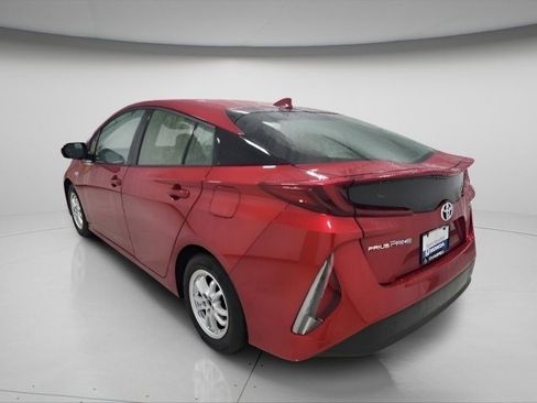 Used 2018 Toyota Prius Prime Premium image 11