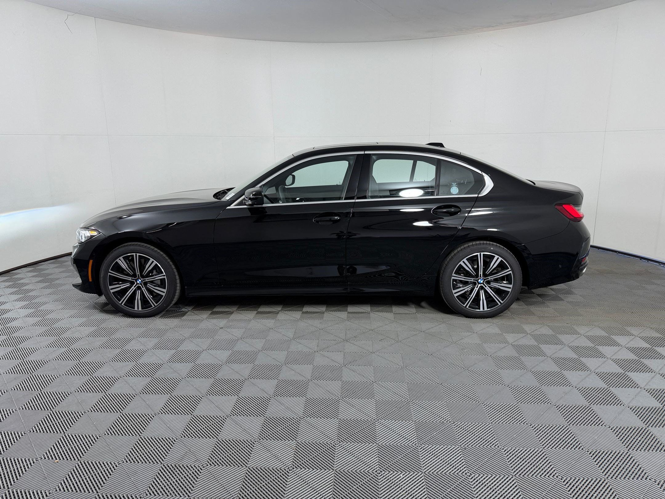 Used 2026 BMW 330i Sedan w/ Premium Package RWD image 2