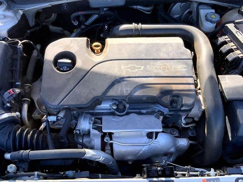 Used 2017 Chevrolet Malibu LT image 30