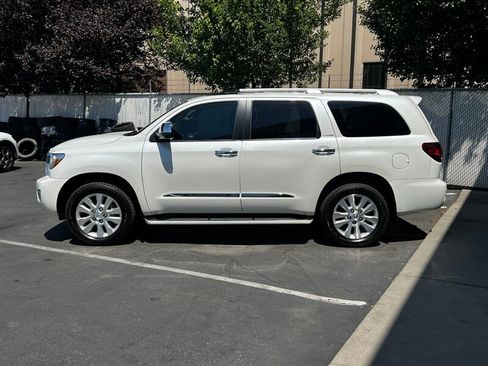 Used 2019 Toyota Sequoia Platinum w/ Carpet Mat Package (TMS) AWD/4WD image 4
