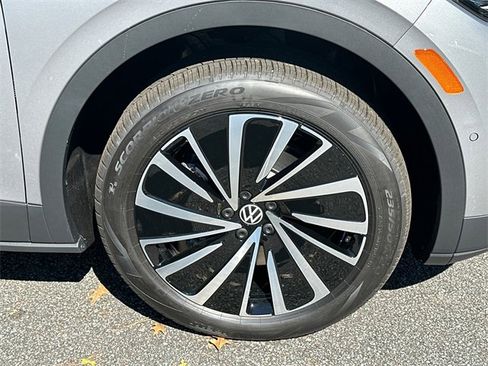 New 2025 Volkswagen ID.4 Pro image 12