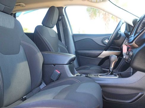 Used 2017 Jeep Cherokee Latitude w/ Comfort & Sound Group image 15