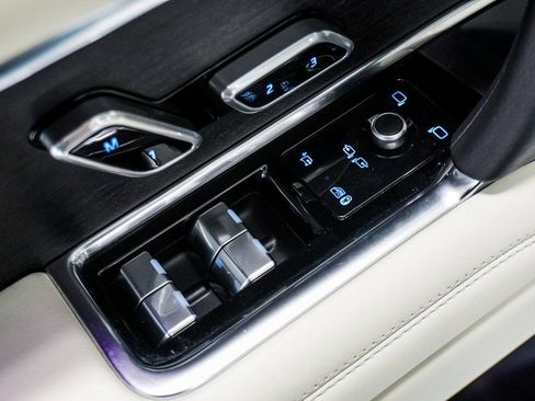 Used 2023 Land Rover Range Rover SE image 38