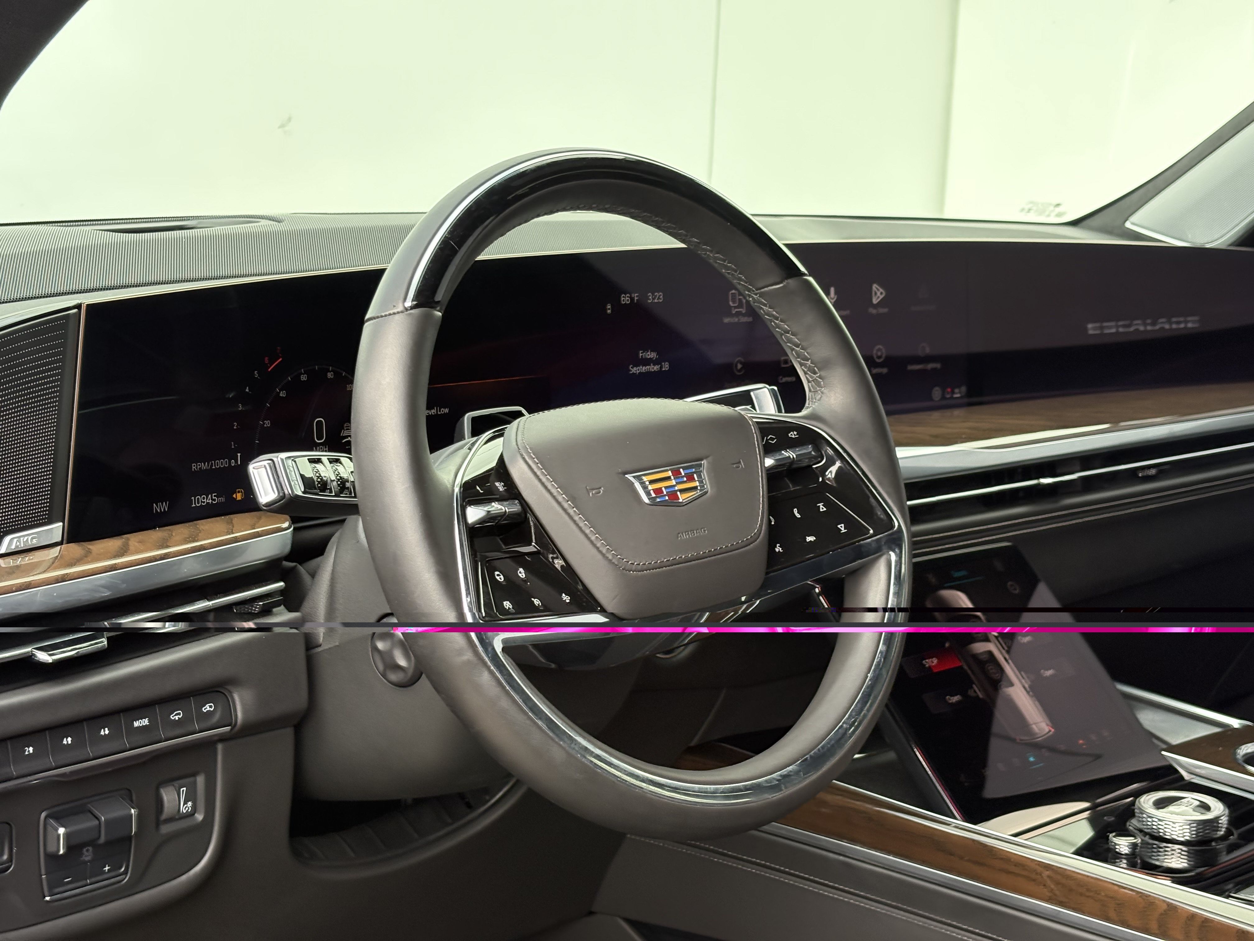 Used 2025 Cadillac Escalade ESV Sport Platinum w/ LPO, ONYX Package AWD/4WD image 17