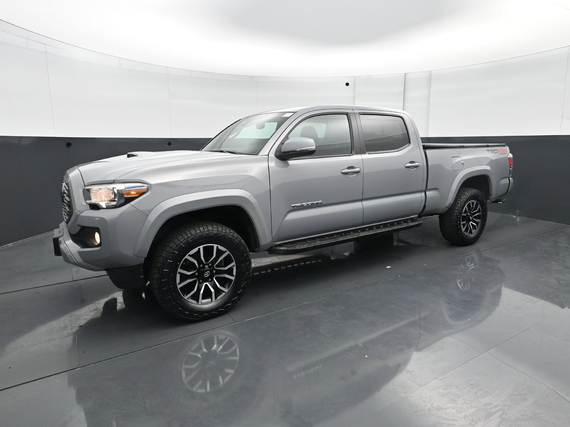 Used 2020 Toyota Tacoma TRD Sport AWD/4WD image 2