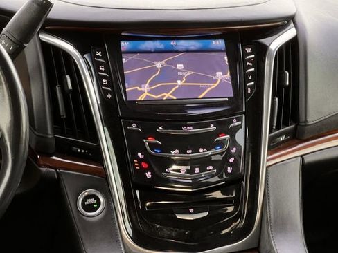 Used 2015 Cadillac Escalade Premium image 15