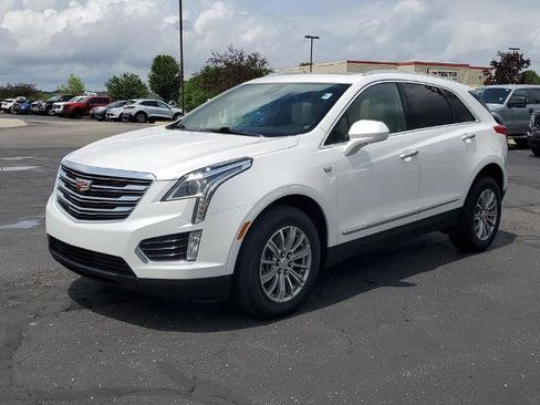 Used 2017 Cadillac XT5 Luxury w/ Driver Awareness Package FWD image 2