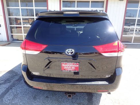 Used 2013 Toyota Sienna XLE image 16