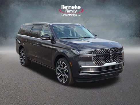 New 2026 Lincoln Navigator L Reserve AWD/4WD image 3