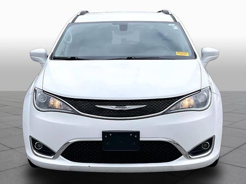 Used 2020 Chrysler Pacifica Touring-L Plus w/ Tire & Wheel Group FWD image 3