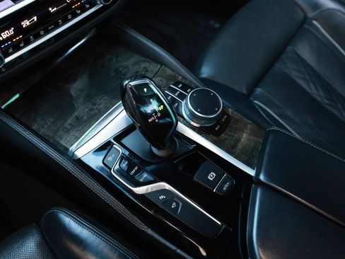 Used 2017 BMW 540i xDrive image 41